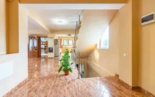 Vanzare Cladire P+1+M cu Spatiu Comercial + Rezidential, Apusului - Poză 18