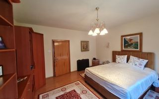 Vila deosebitǎ în zona centrala - Poză 6