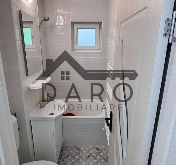 Vand apartament cu 3 camere - Poză 8