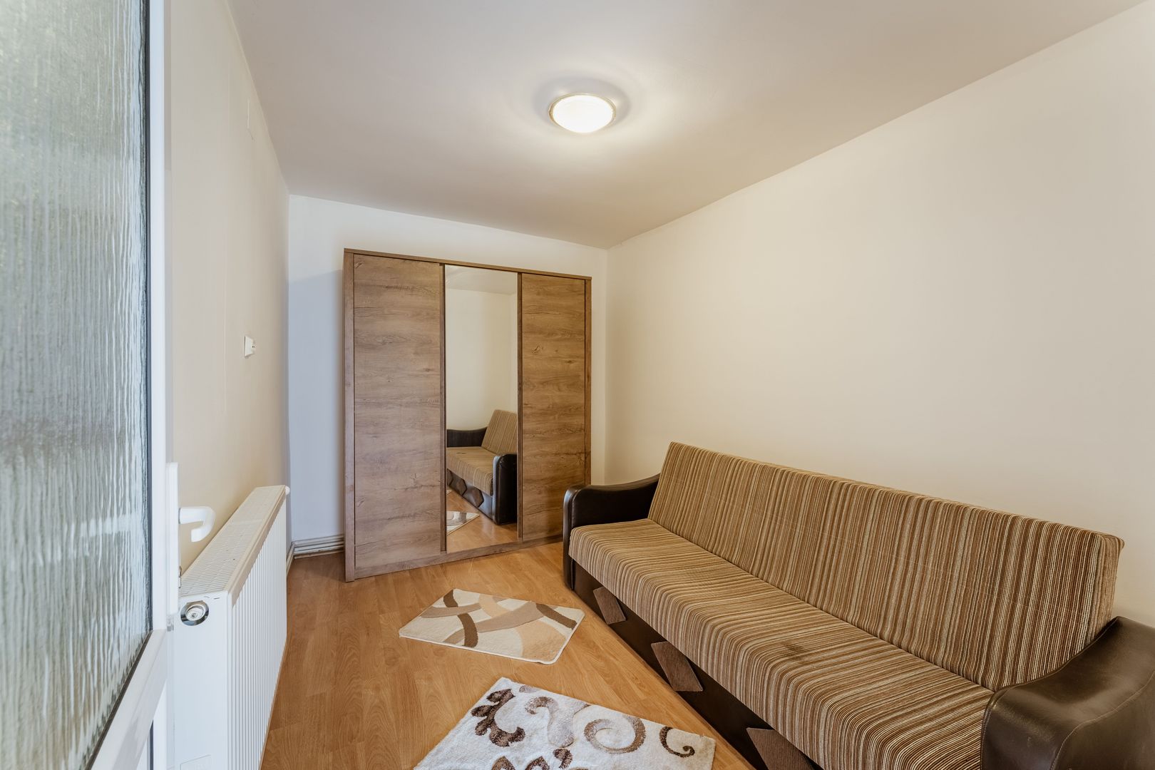 Casă cu 2 camere în Bujac - Poză 9