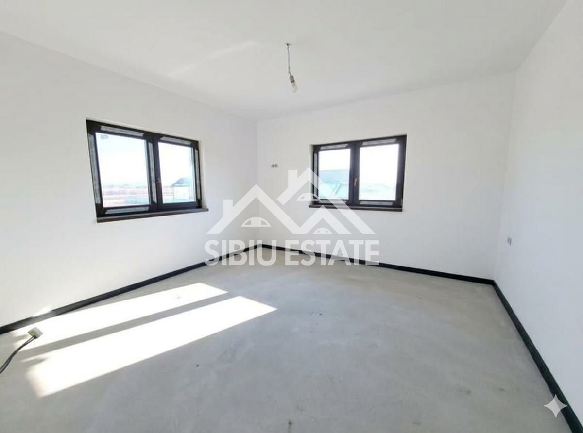 Casa noua 5 camere, curte mare - Poză 4