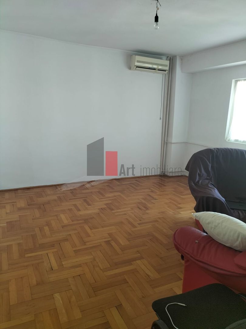 APARTAMENT 3 CAMERE - Poză 1