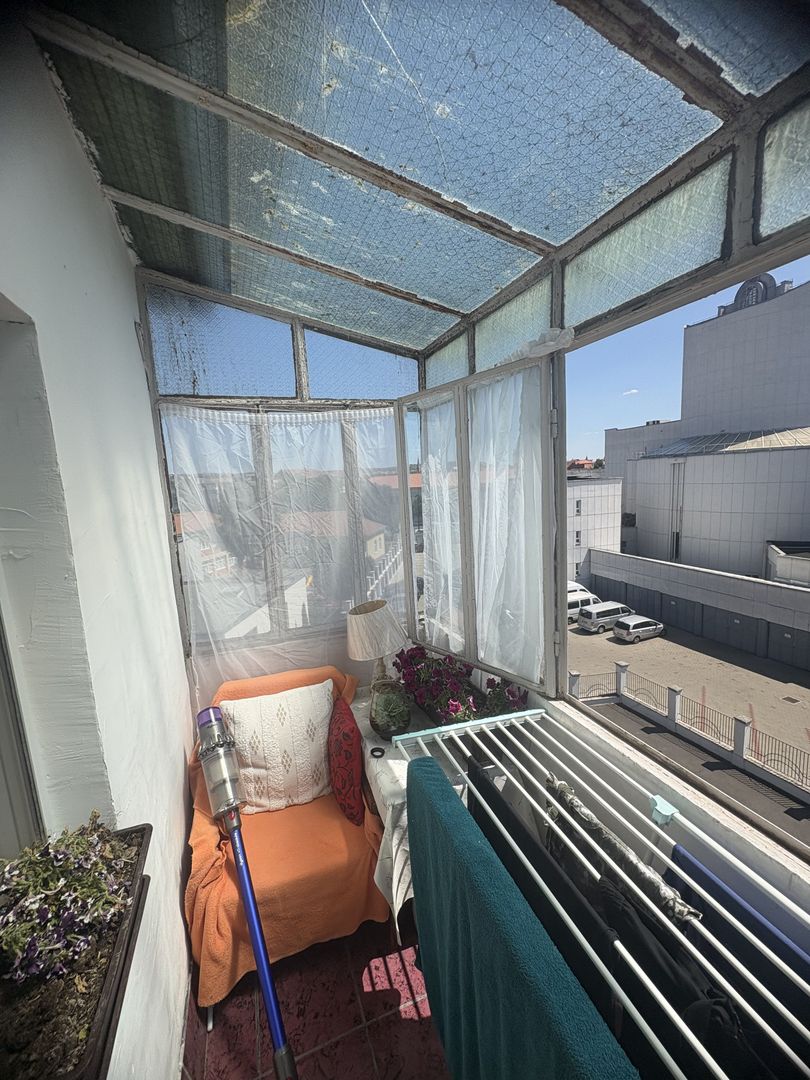 Apartament cu trei camere de vânzare, renovat complet, central - Poză 19