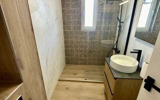 Apartament de vanzare 3 camere decomanda, balcon, parcare - Poză 6