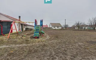 Casă solidă cu 1400 mp teren în Iratoșu - Poză 26