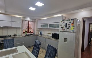Apartament cu 3 camere | Ascensor | Rogerius | Oradea - Poză 5