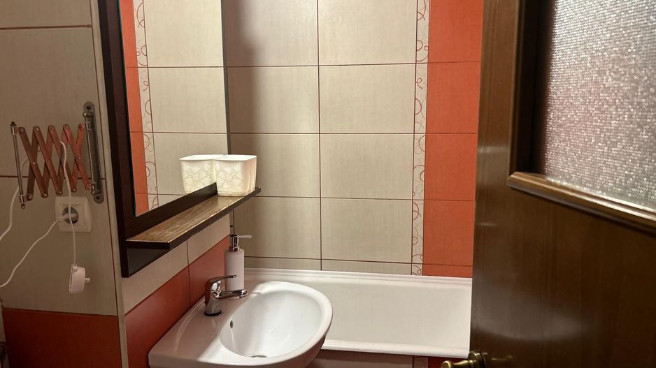 Apartament cu 3 camere în zona, mobilat si utilat -  Piata Centrala - Poză 7
