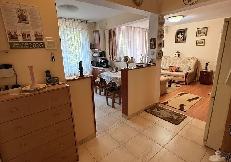 BRASADAS vinde ap 3 camere etajul 2/4 pe Careiului - Poză 3