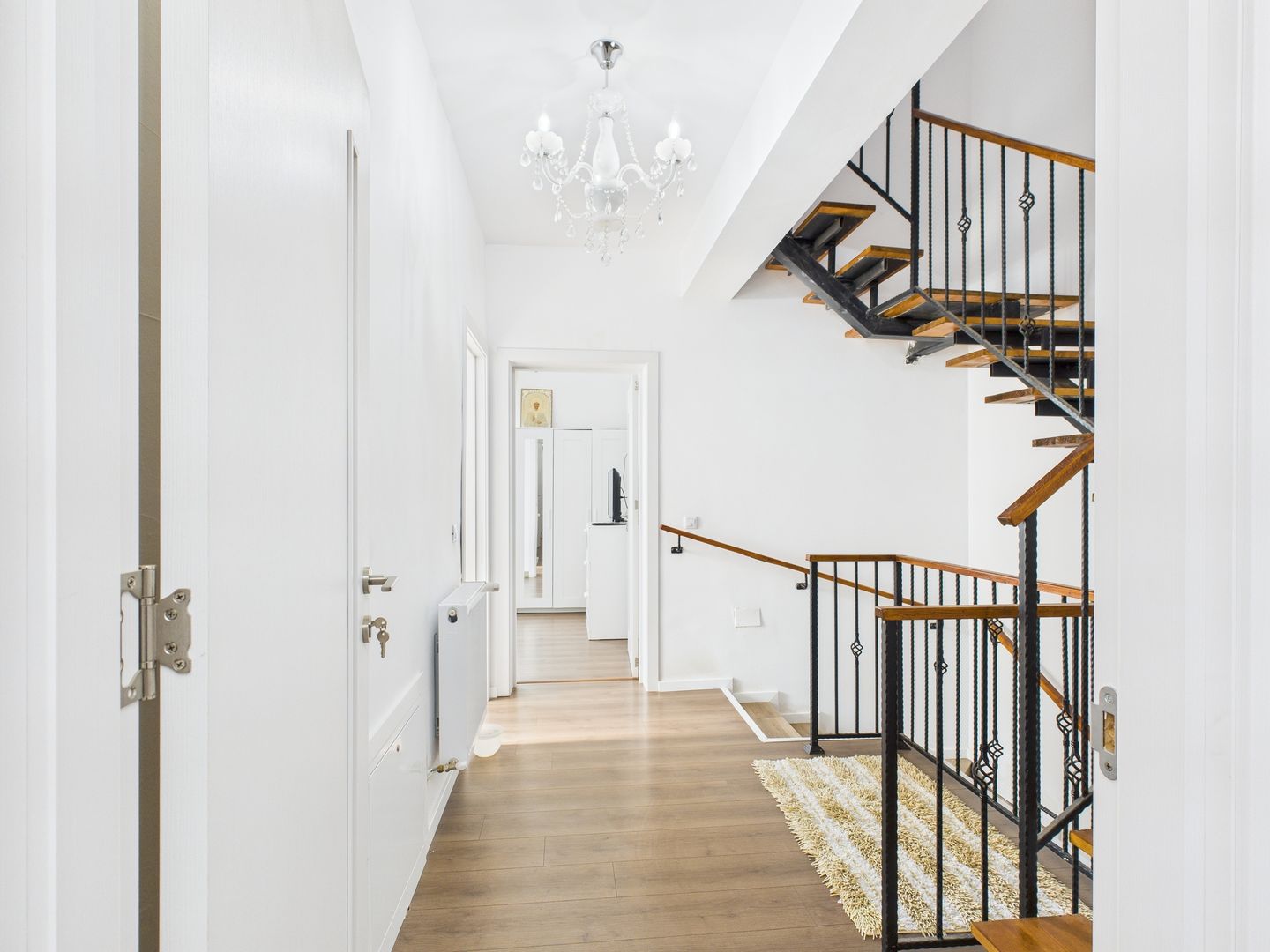 Casa familiala 5 camere, 4 bai, complex nou, Otopeni - Poză 5