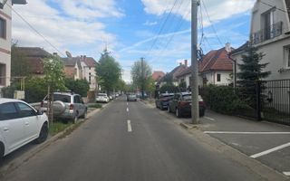 Apartament la casa cu 3 camere si curte Strada Bucegi - Poză 1