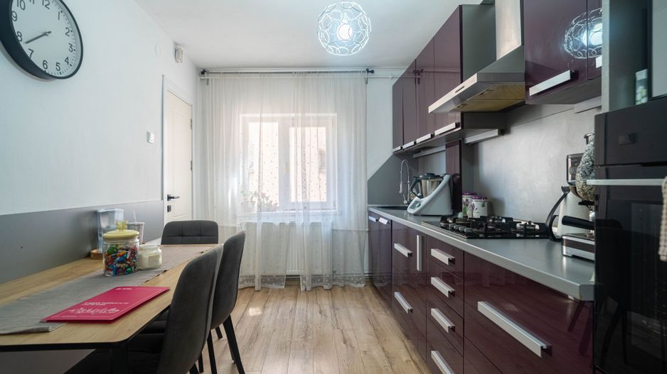Apartament 5 camere Vlaicu – Renovat, 2 băi, centrală proprie - Poză 2