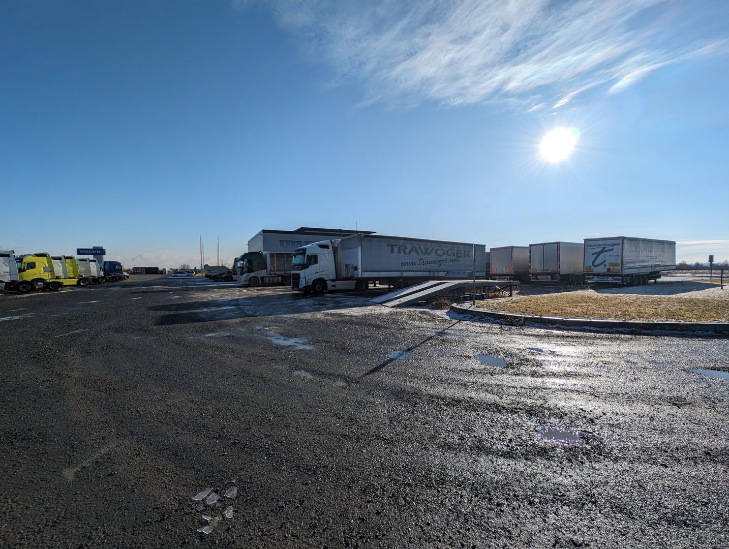 Hala cu teren generos langa acces A1 - Poză 21