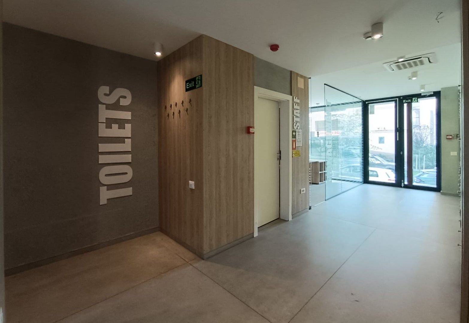 Inchiriem spatiu comercial 202 mp zona Coresi - Poză 18