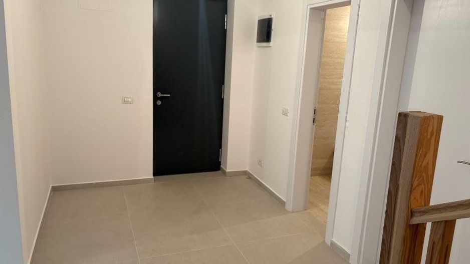 Vila moderna spatioasa - Poză 4