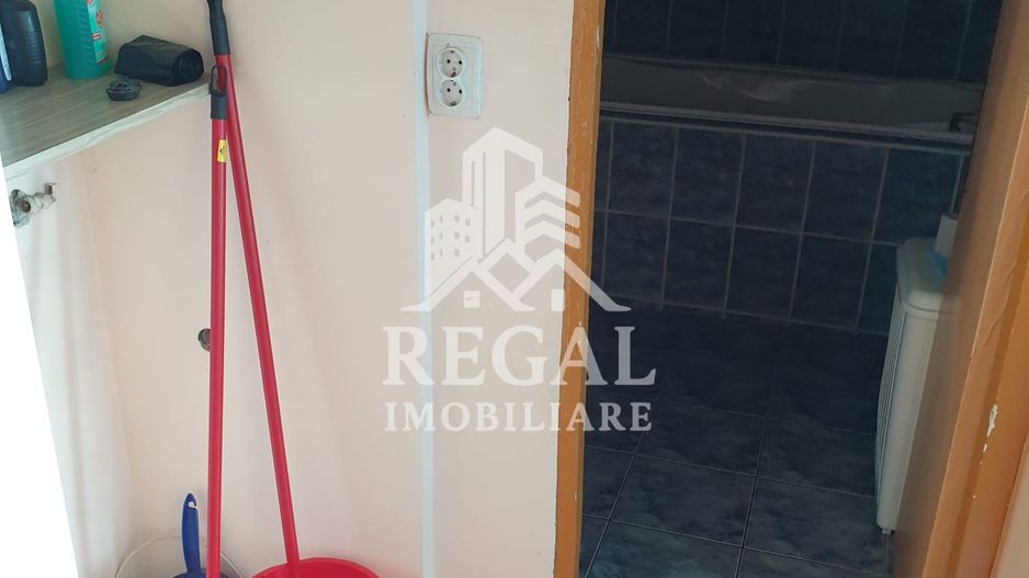 Apartament cu 3 camere de vânzare. Zona Micro 5 - Poză 4