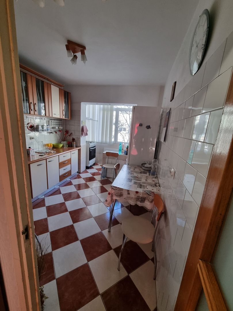 Apartament 3camere si loc de parcare - Poză 4