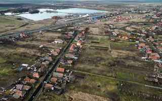 Casă modestă cu 3 camere în Ghioroc - Poză 11