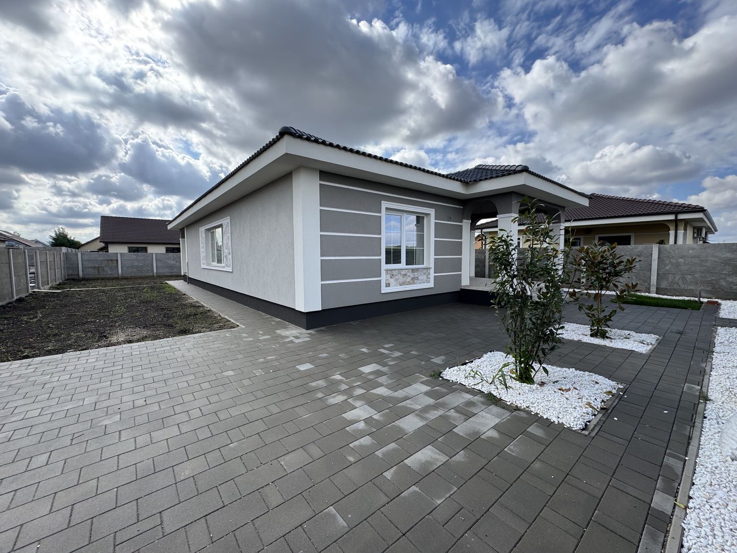 Casa Individuala Parter Sanmihaiu Roman,4 Camere,2 Bai,Proiect Modern - Poză 2