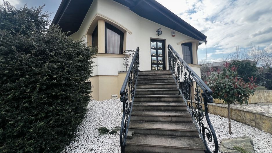 Vila cu 7 camere - Dumbravita - Zona Cora - Poză 3