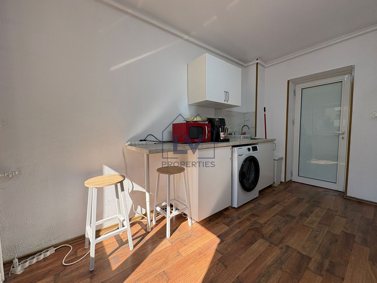 INCHIRIERE APARTAMENT 4 CAMERE | PIATA VICTORIEI - Poză 3