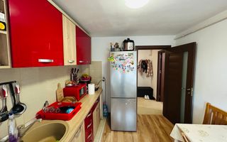 Apartament decomandat, cu 2 camere si 2 balcoane frantuzesti, etaj 2/3 - Poză 3