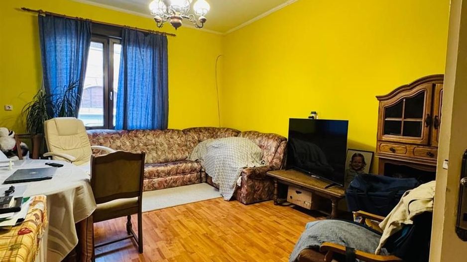 Casa singur in curte cu acces auto si teren  Ultracentral - Poză 4