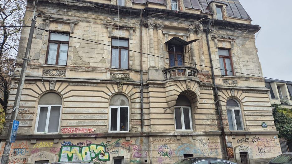 Vila interbelică de vânzare, ultracentrală – oportunitate de renovare - Poză 2