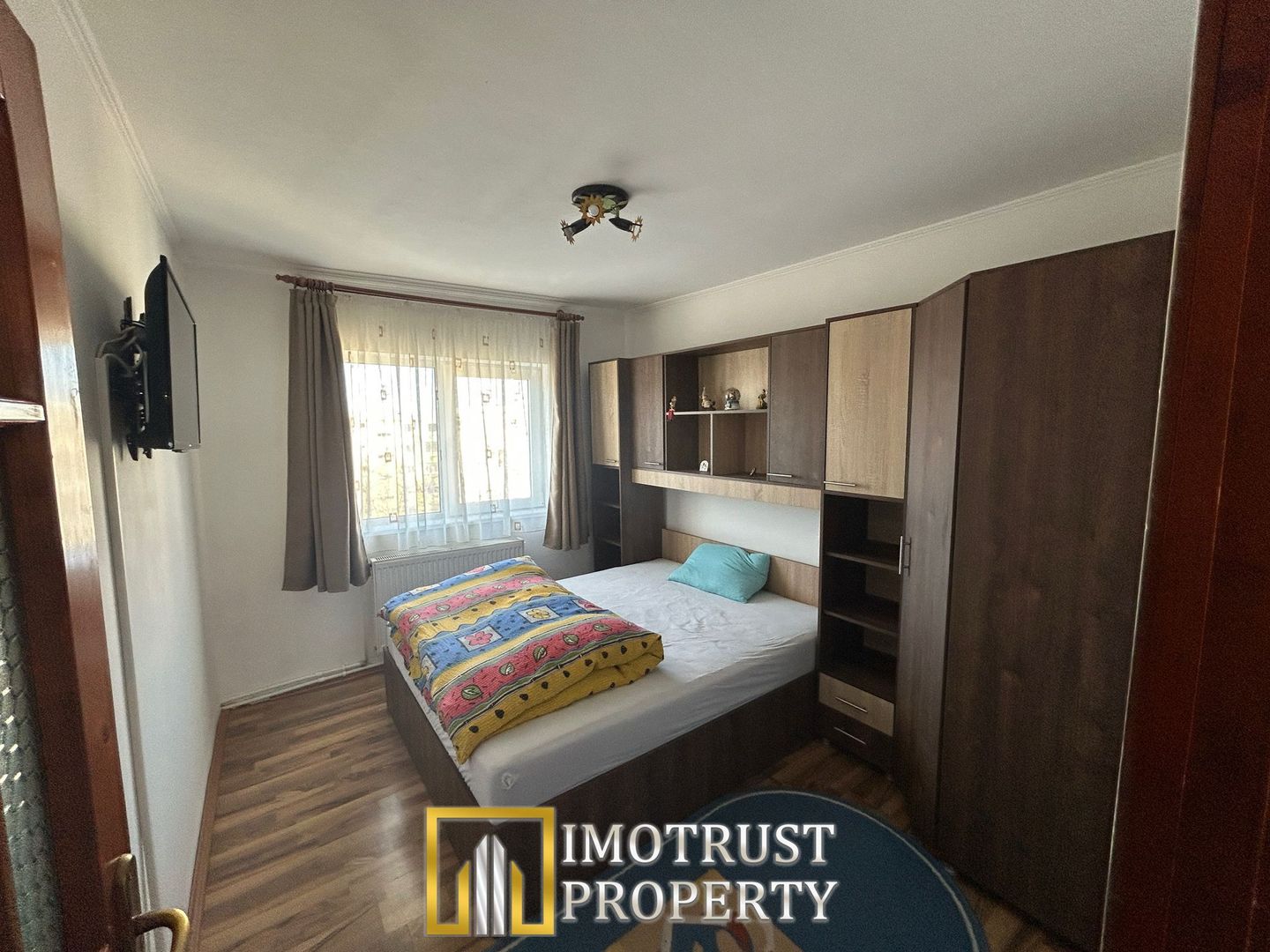 De vanzare apartament 3 camere/ Aradul Nou - Poză 7