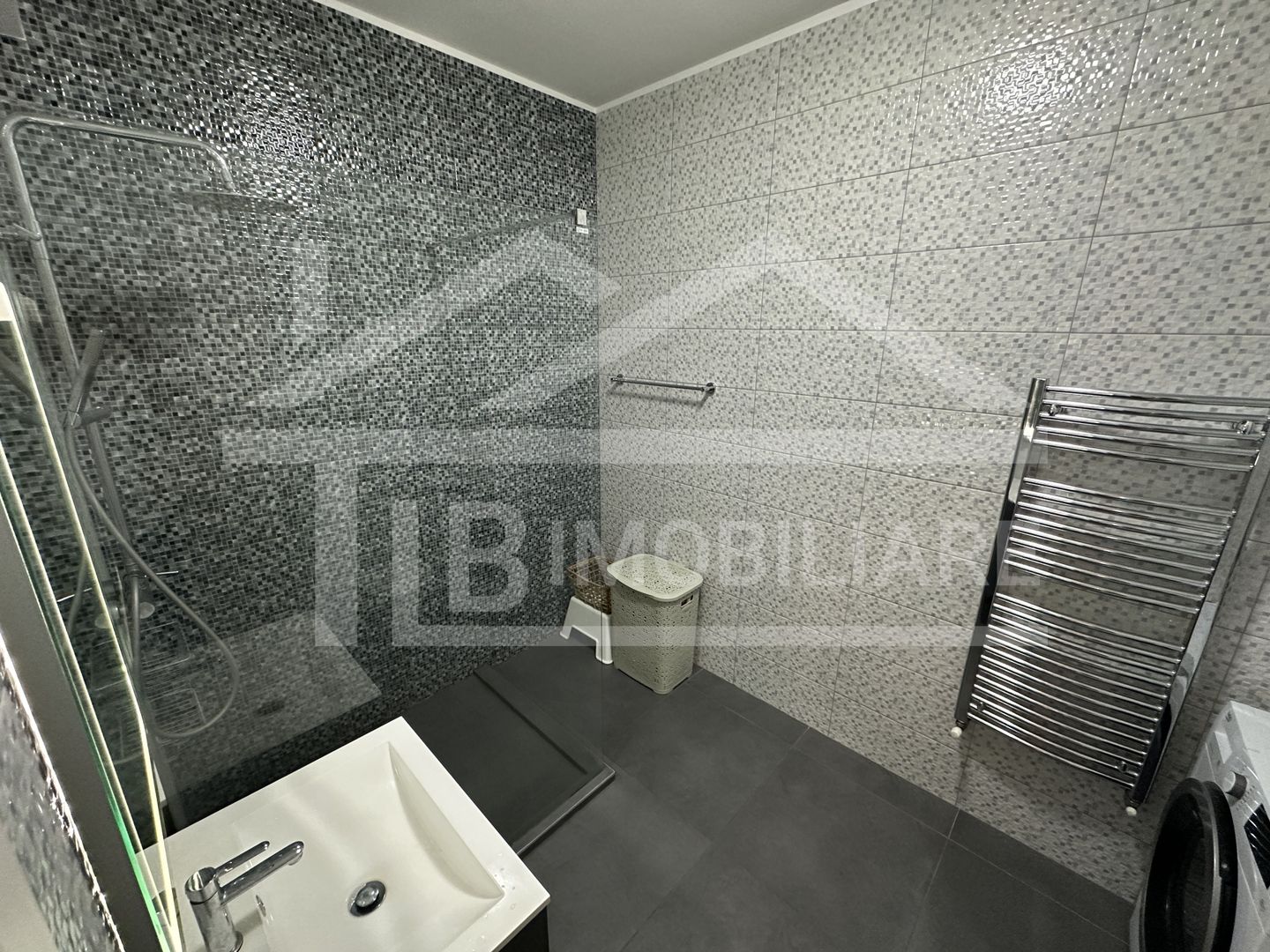 Apartament cu 2 camere, 52mp , terasa 25mp , Zona Centrala - Poză 9