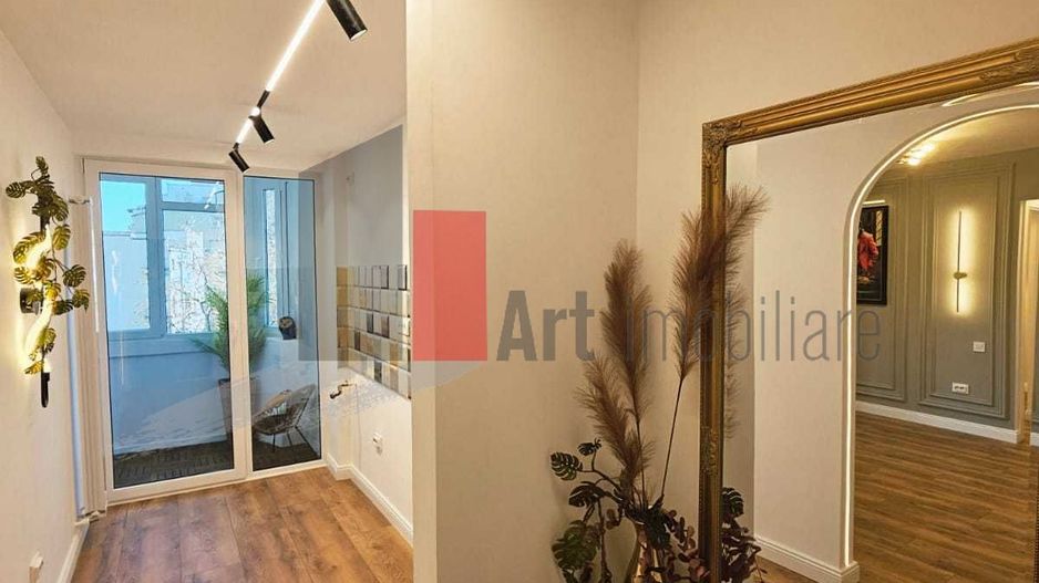 APARTAMENT  DE 2 CAMERE - Poză 2