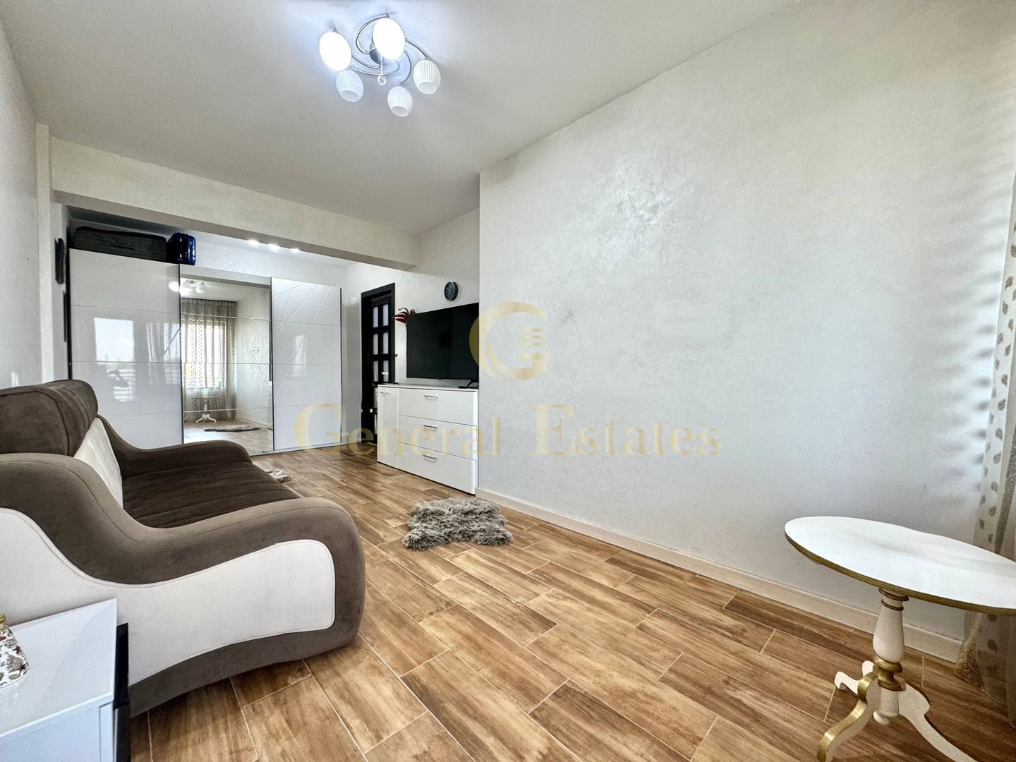 Vânzare apartament cu 2 camere, 67 m.p. - Complexul Royal Town. - Poză 5