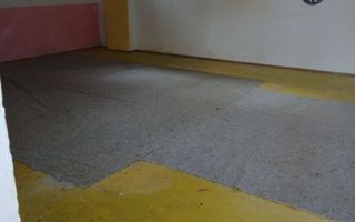Spațiu de închiriat în Târgu Frumos, cu suprafață generoasă și curte interioară - Poză 4
