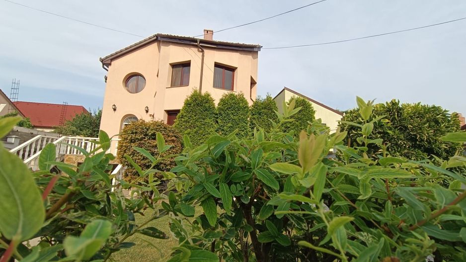 🏡 VILA DEOSEBITĂ DE VÂNZARE ÎN ARAD – ZONA CENTRALĂ - Poză 2