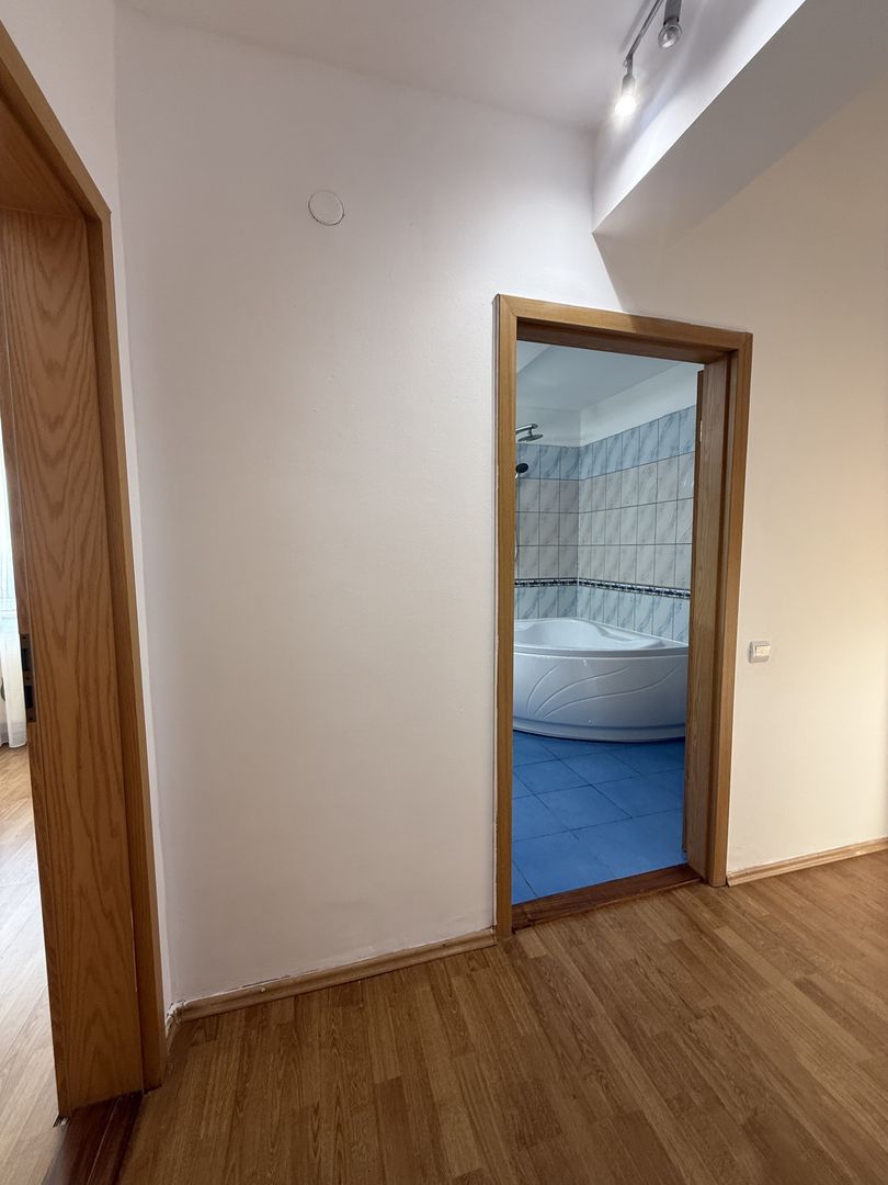 Apartament spațios cu 4 camere + garaj inclus – zona Ștrand–Tilișca - Poză 6