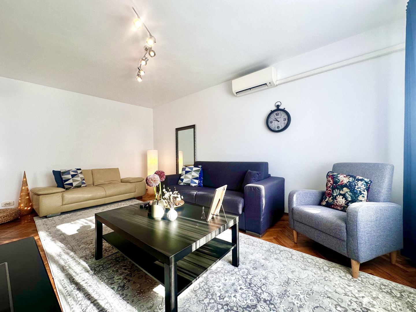 De închiriat apartament cu 4 camere în zona Take Ionescu - Poză 2