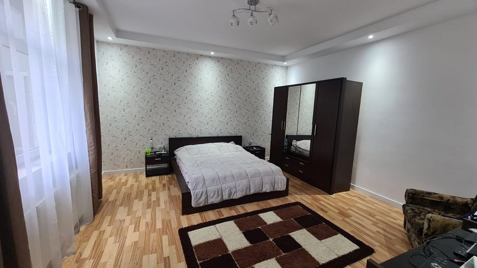 Apartament 3 camere - zona Sinaia - Poză 1
