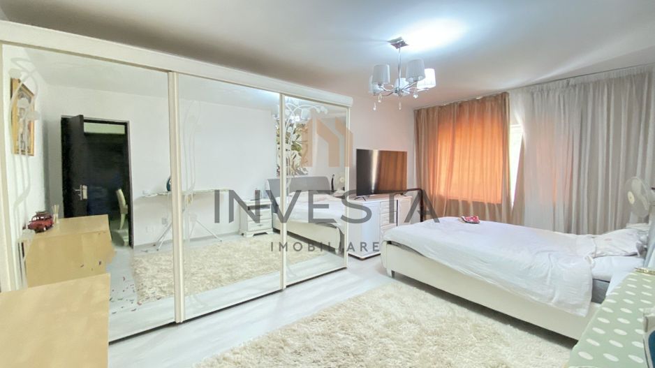 Apartament 3 camere decomandat cu balcon si parcare, zona Gruia - Poză 1