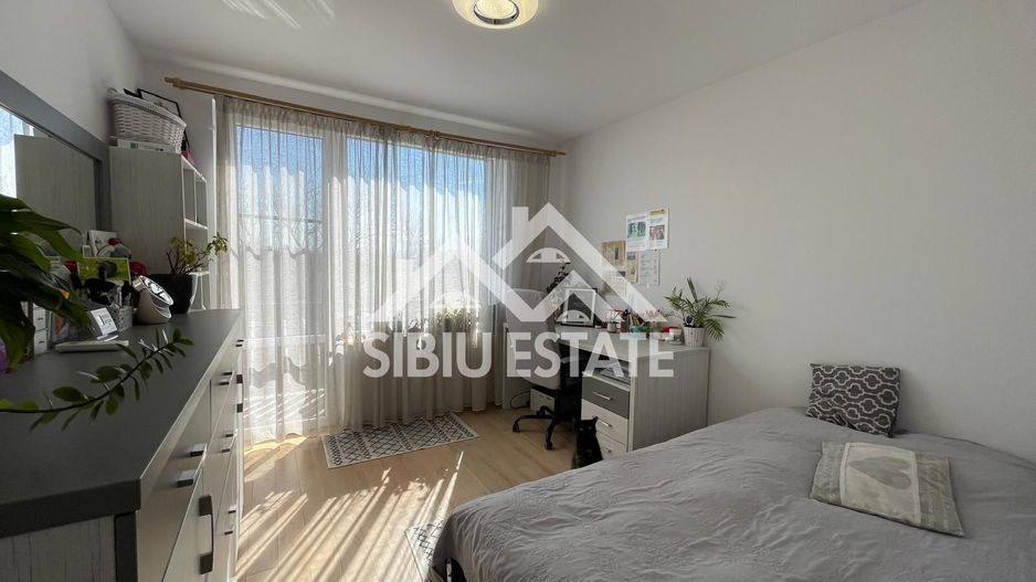 Casa cvadruplex de vanzare 4 camere, 2 locuri de parcare - Poză 9