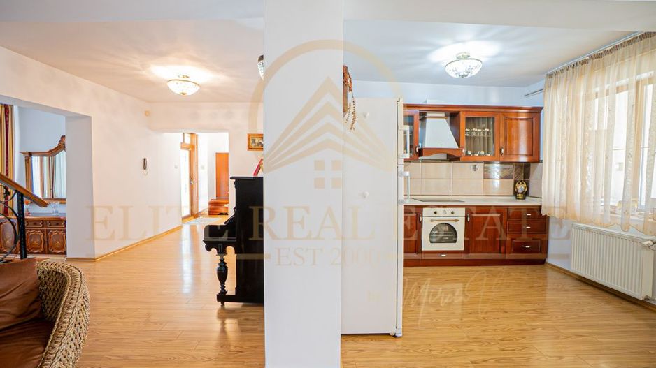 Ovidiu Sud - Zona premium - Vila impozanta, curte mare, garaj, terasa! - Poză 12