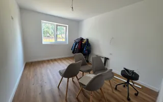 Casă 4 Camere, 2 Bai, 900mp Teren - Poză 13
