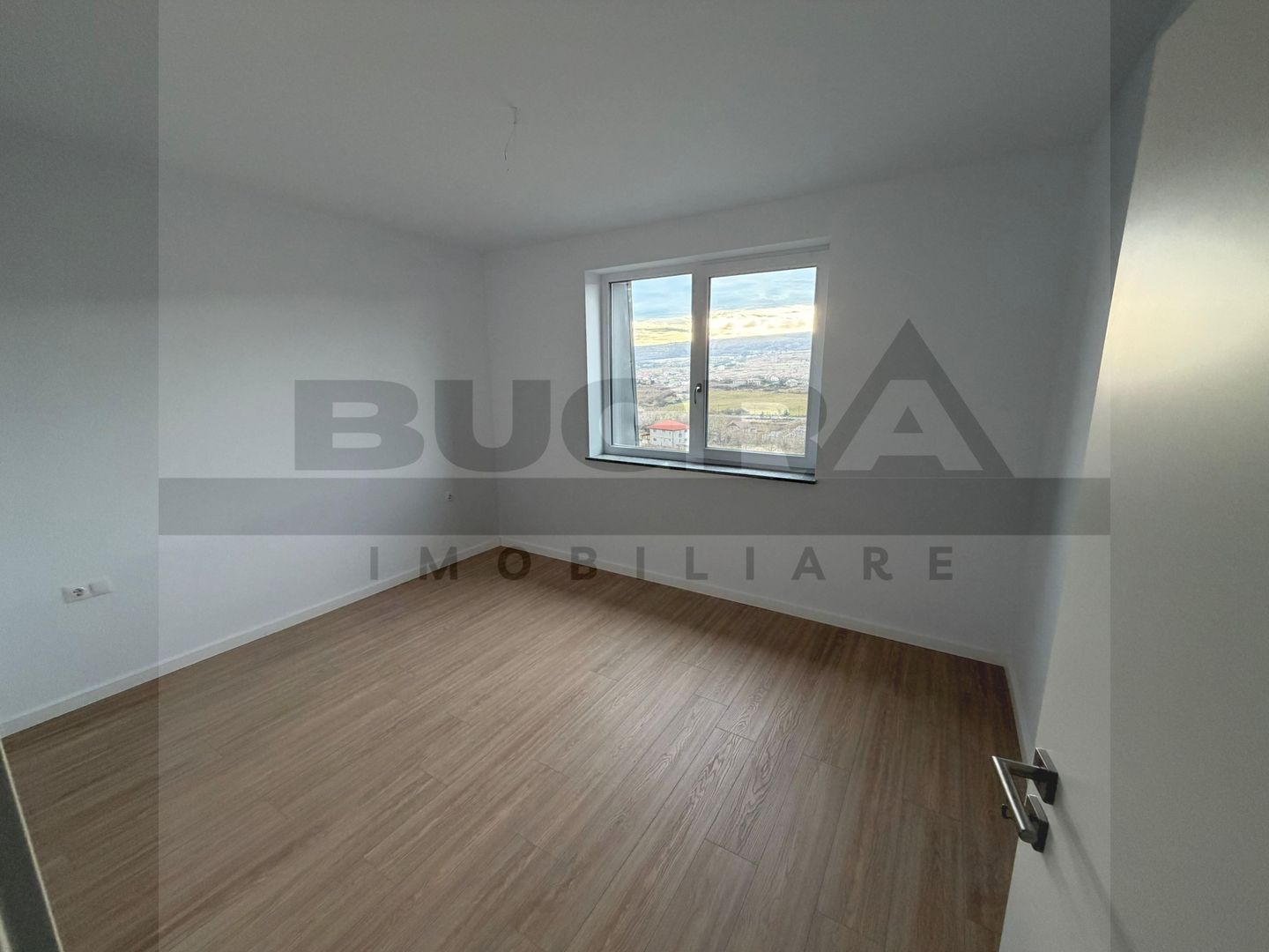 Apartament 3 camere finisat, boxa 20 mp, parcare, Beta Residence - Poză 2