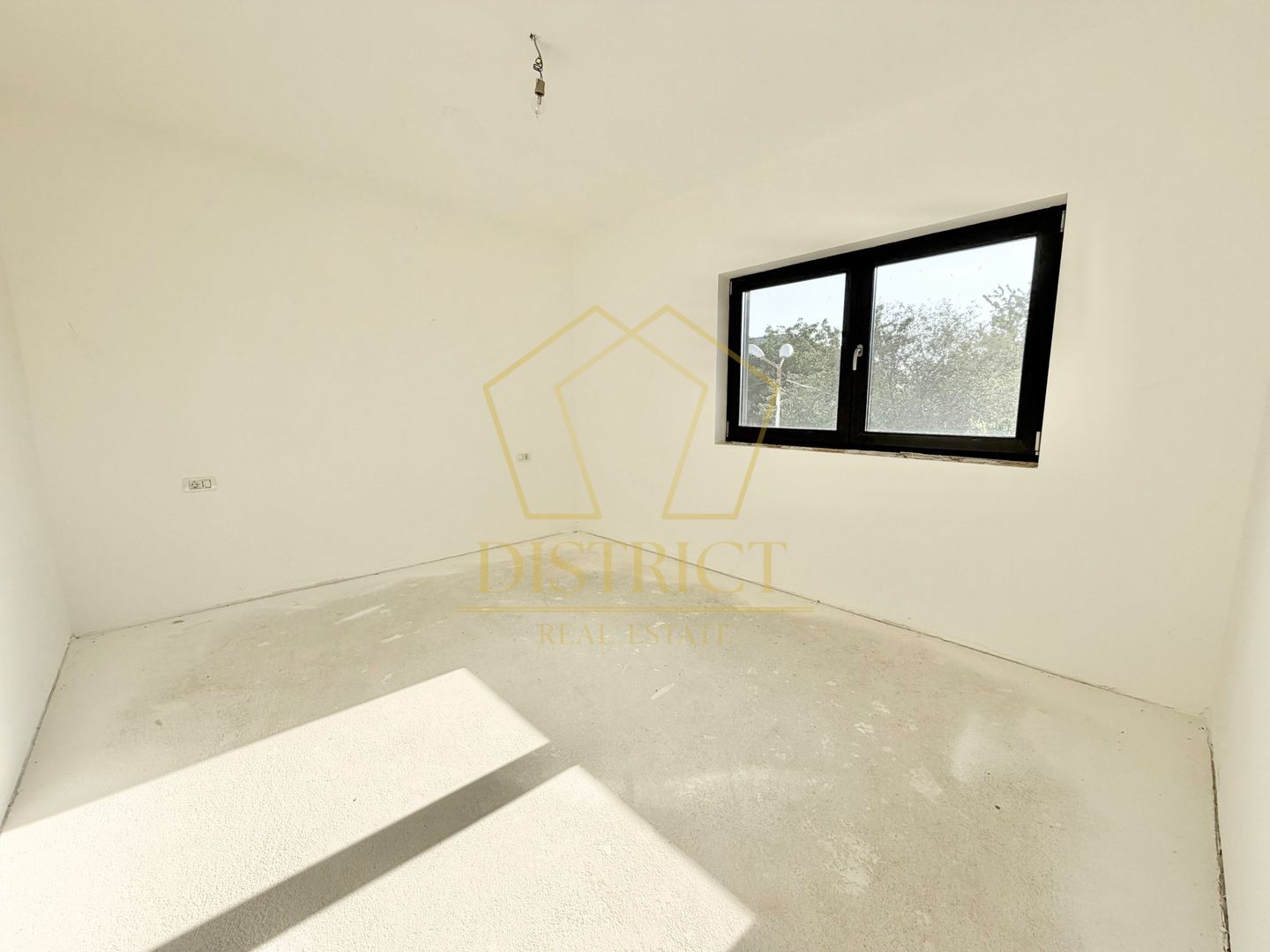 Duplex-uri cu 4 camere, 3 bai si perete coumn dublu in Chisoda, la asfalt. - Poză 16