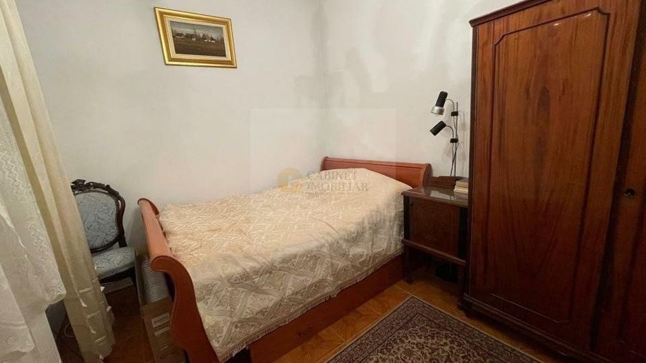 Vilă Spațioasă cu 7 Camere in Domenii – Locație Excelentă - Poză 2