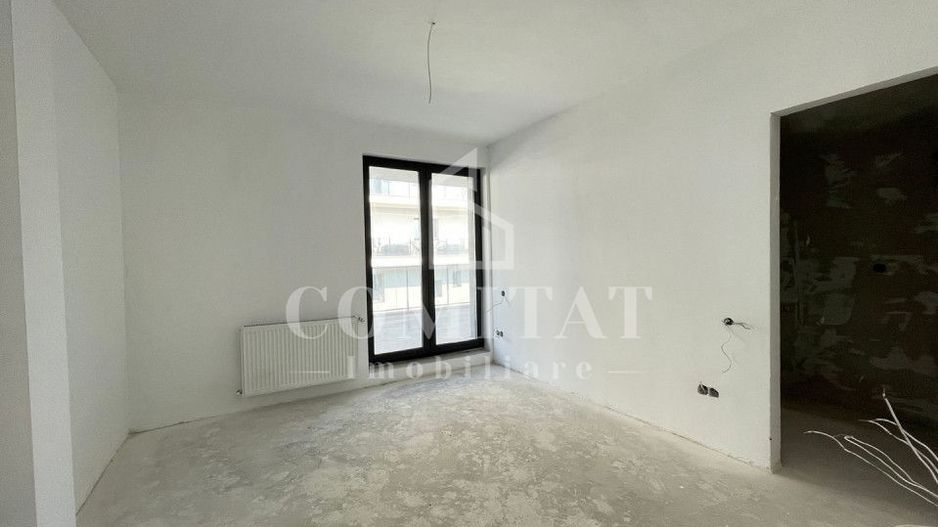 Apartament eficient compartimentat cu terasa generoasa - Poză 2