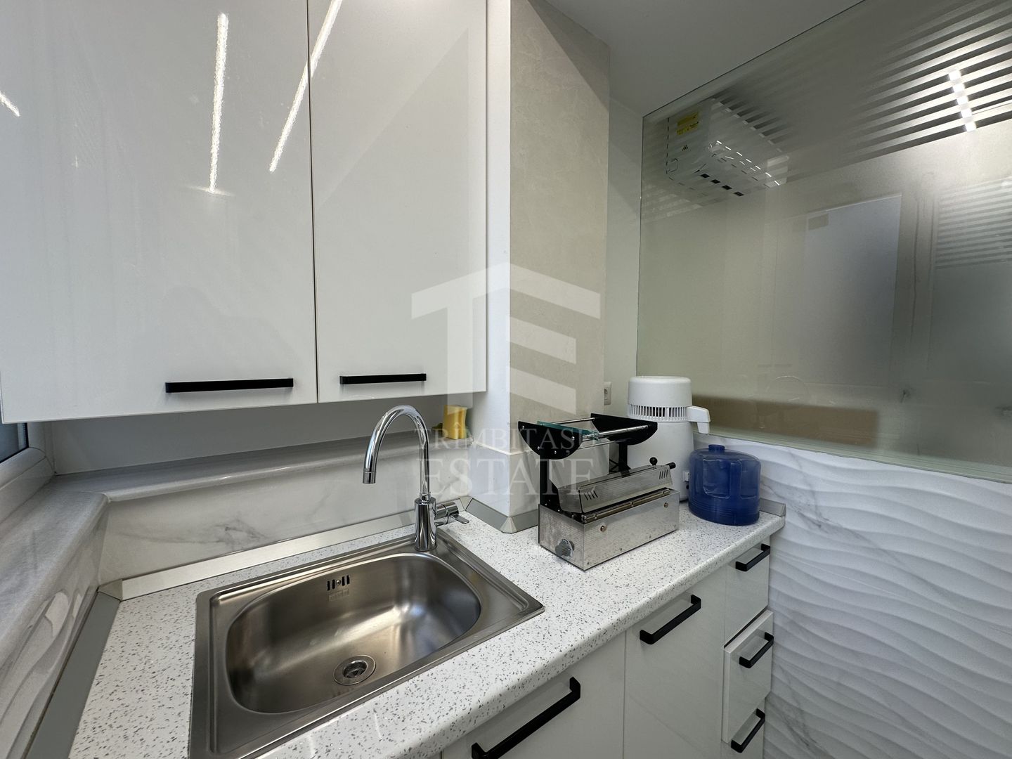 Clinica Stomatologica Premium – 2 Cabinete Complet Utilate – Metrou - Poză 12