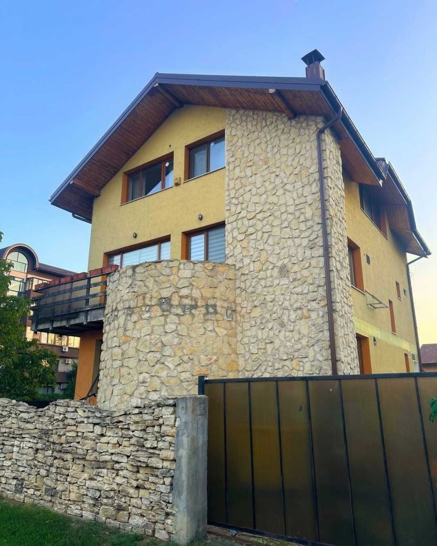 Vilă  în Nordul Bucureștiului - Poză 2