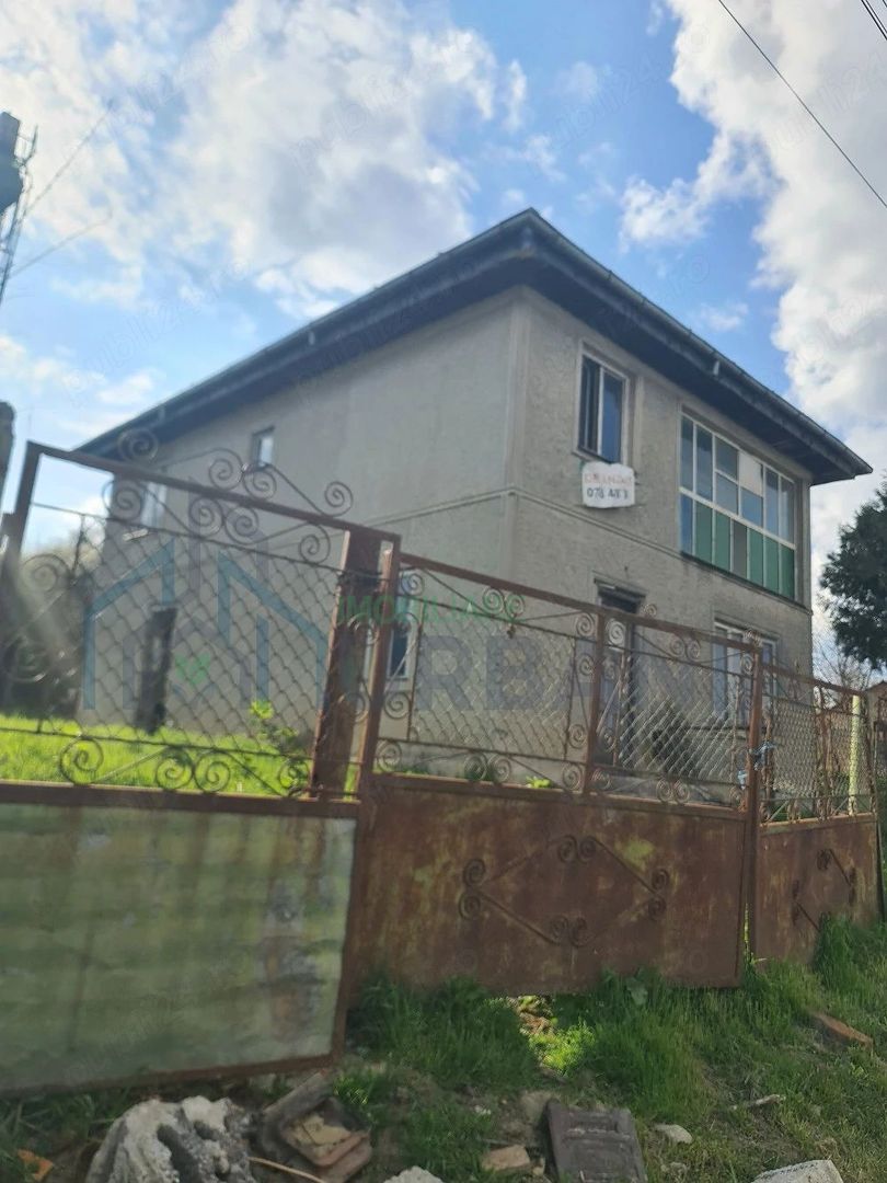 Casă de vânzare în comuna Probota, județul Iași - Poză 2