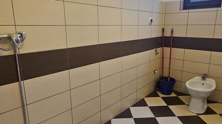 Str Lunga apartament pretabil birou/cabinet , parter stradal - Poză 10