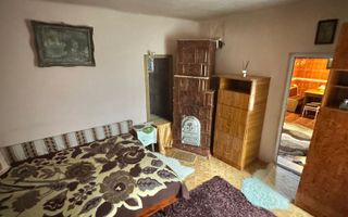 De vânzare casă cu 4 camere, garaj - Poză 13