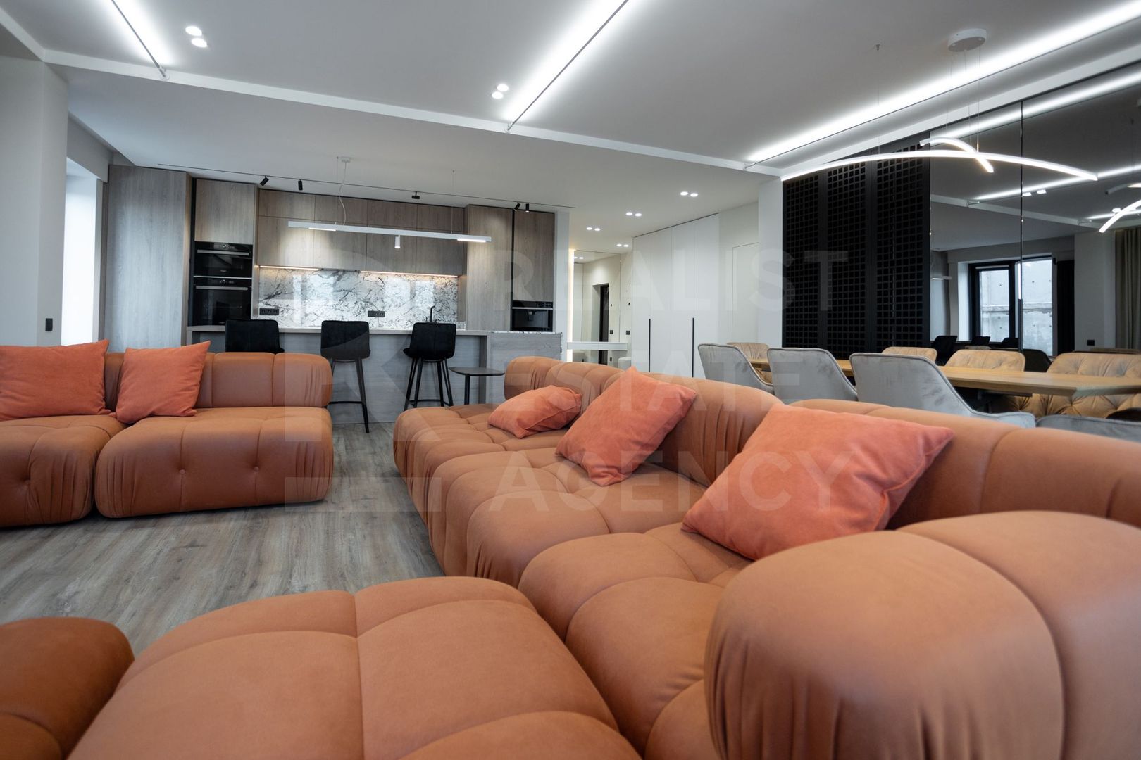 Vânzare, apartament, 2 odăi + living, str. Tricolorului, Centru - Poză 9